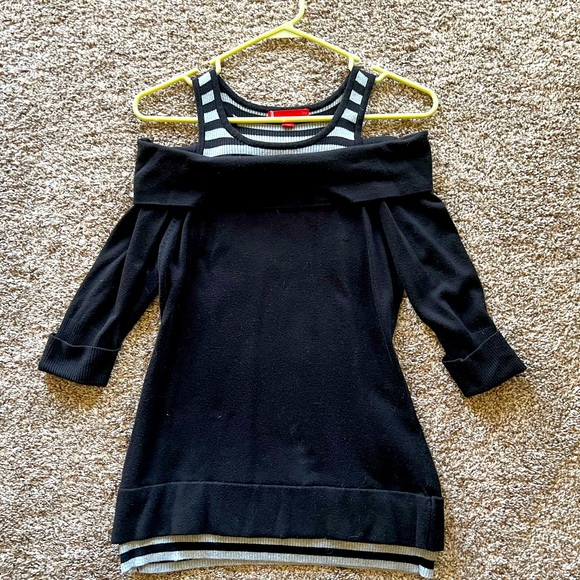 Women’s Liv Cold Shoulder sweater - Picture 1 of 3